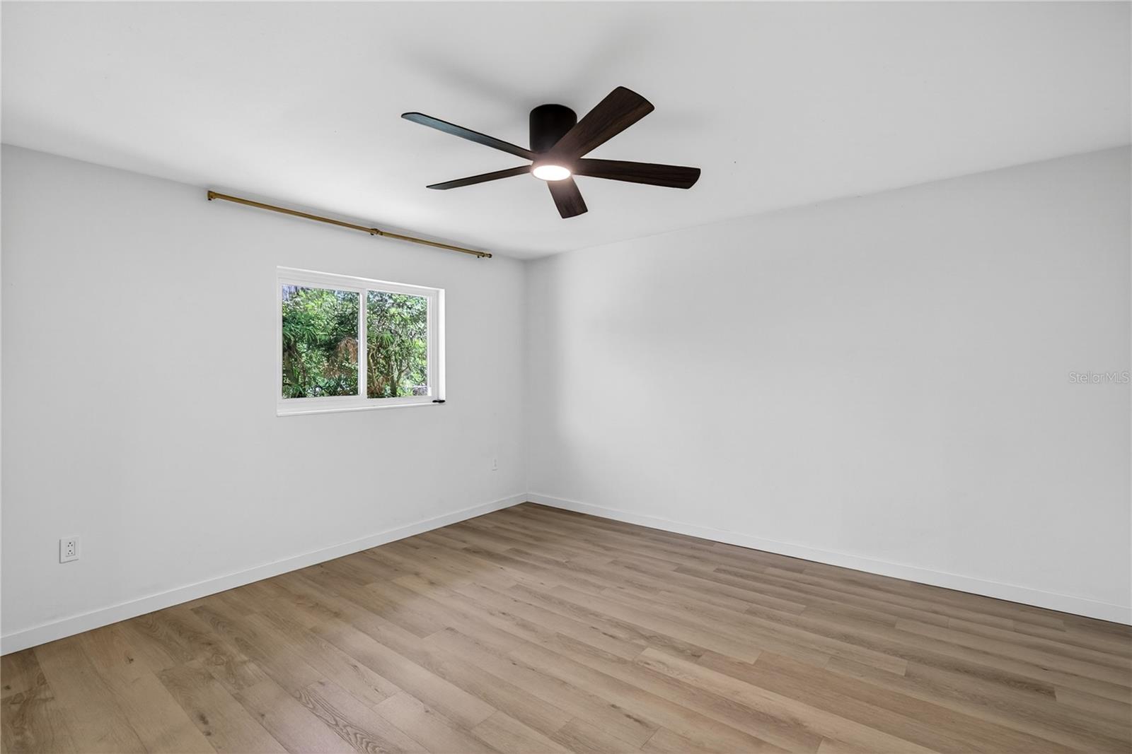 719 W NELSON ST, TAVARES, FL, 32778