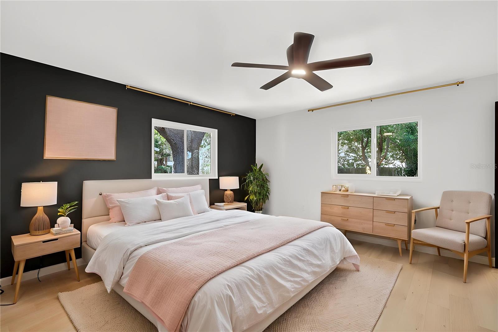 719 W NELSON ST, TAVARES, FL, 32778