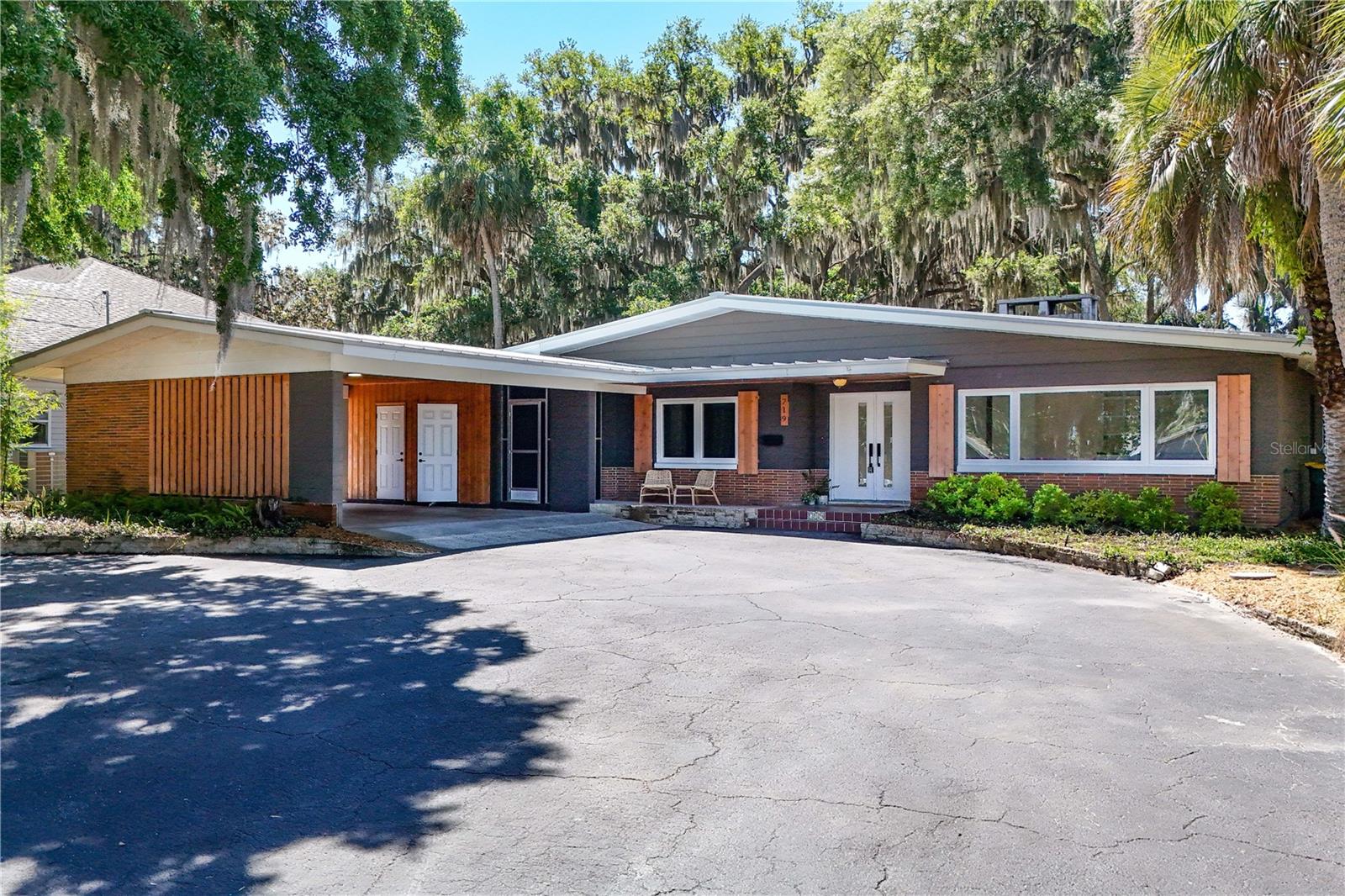 719 W NELSON ST, TAVARES, FL, 32778