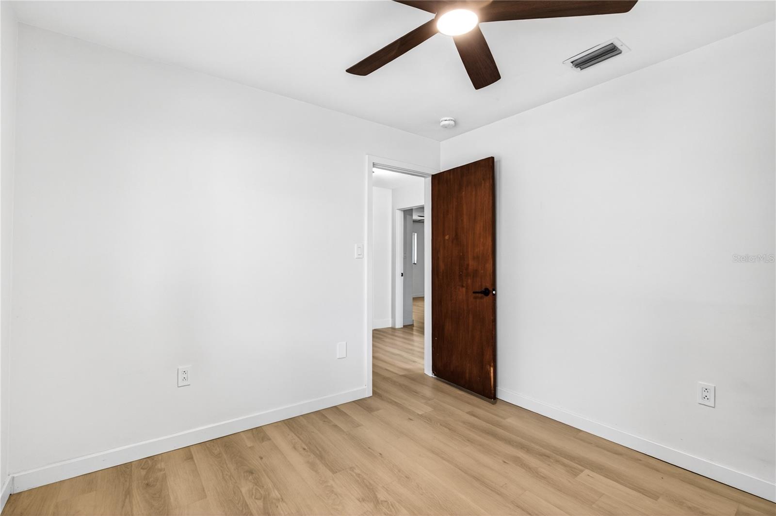 719 W NELSON ST, TAVARES, FL, 32778