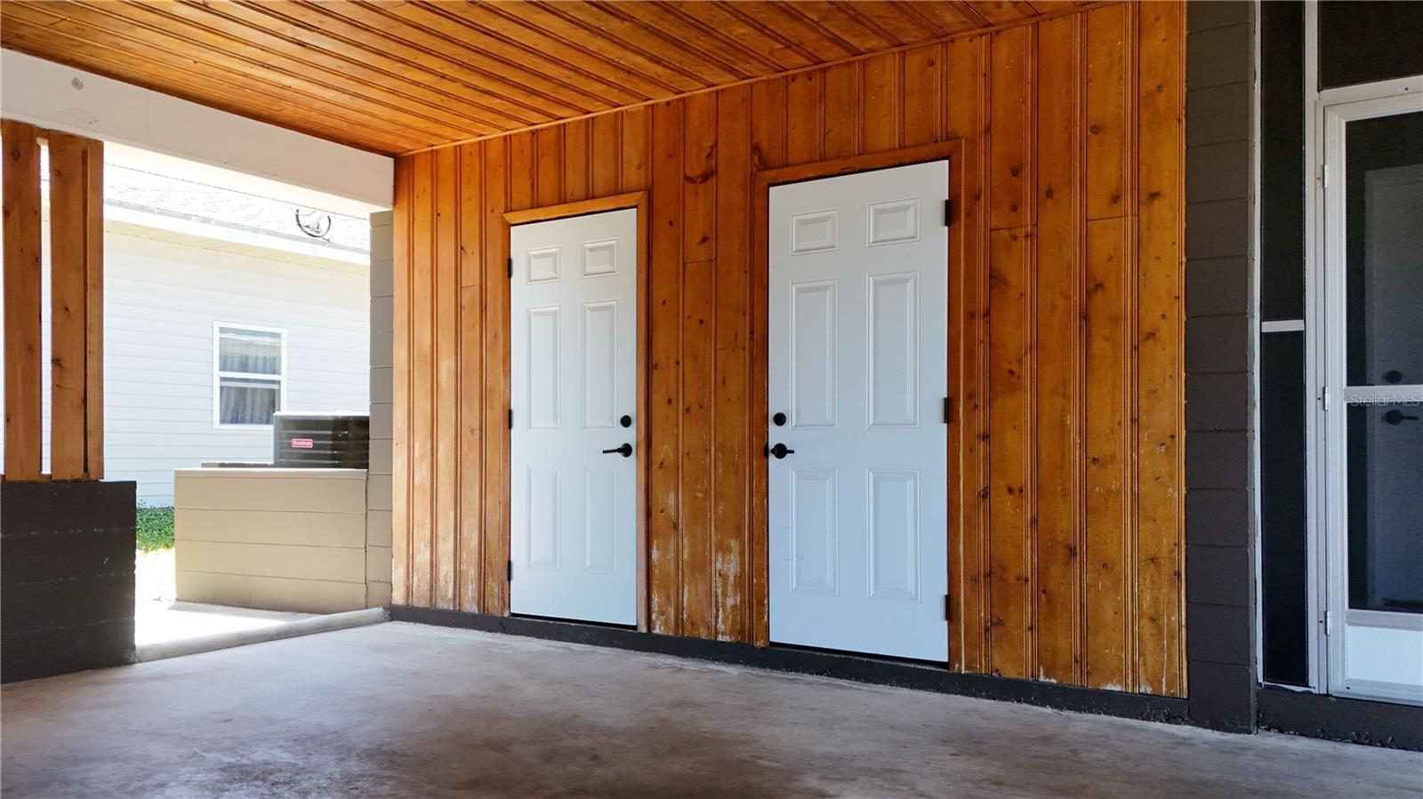 719 W NELSON ST, TAVARES, FL, 32778