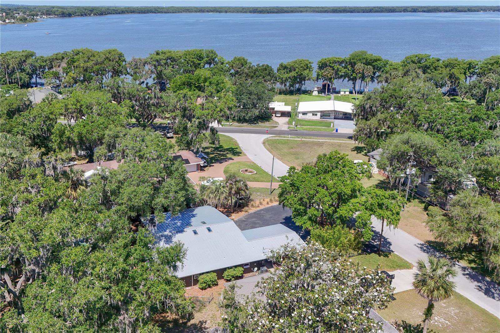 719 W NELSON ST, TAVARES, FL, 32778