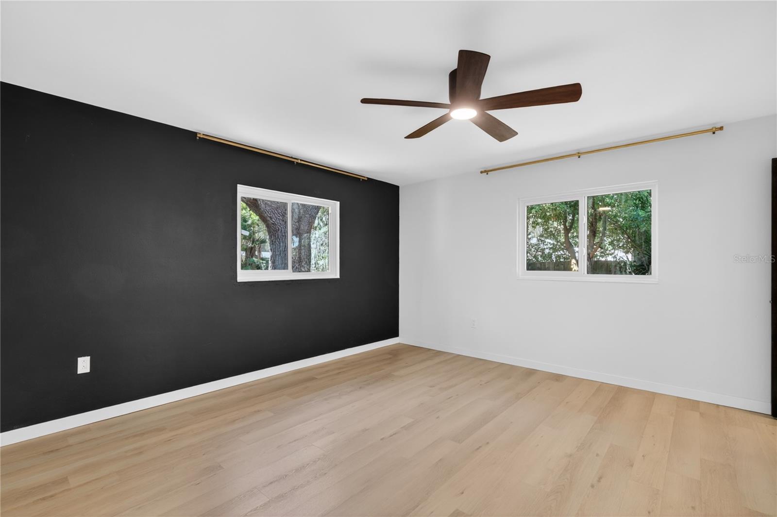 719 W NELSON ST, TAVARES, FL, 32778