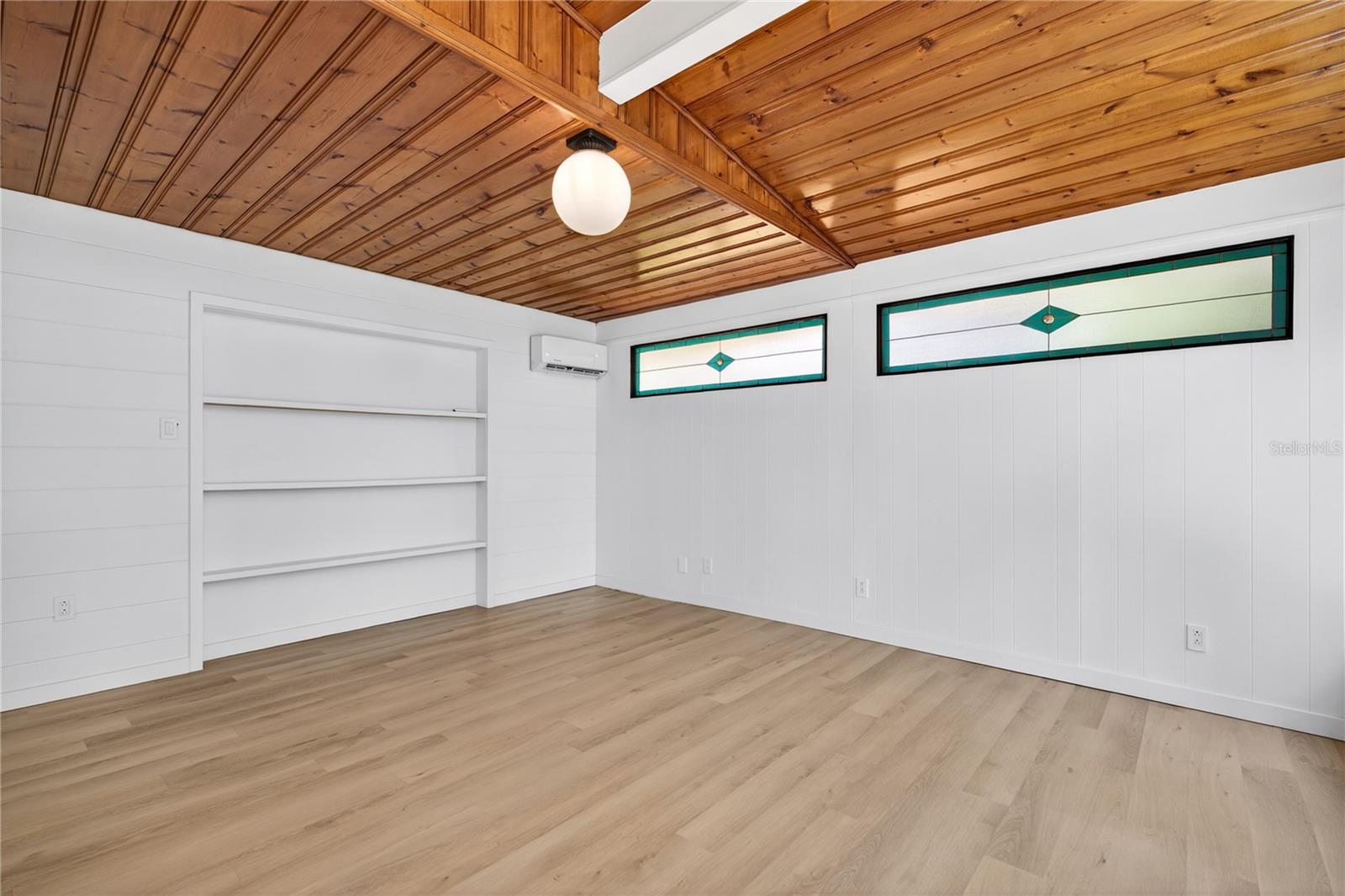 719 W NELSON ST, TAVARES, FL, 32778