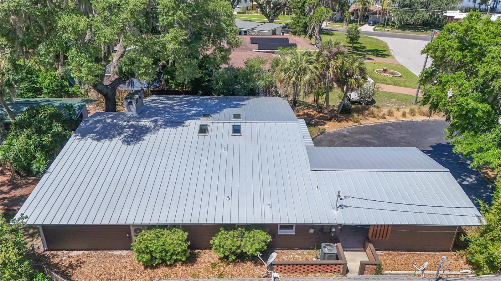 719 W NELSON ST, TAVARES, FL, 32778