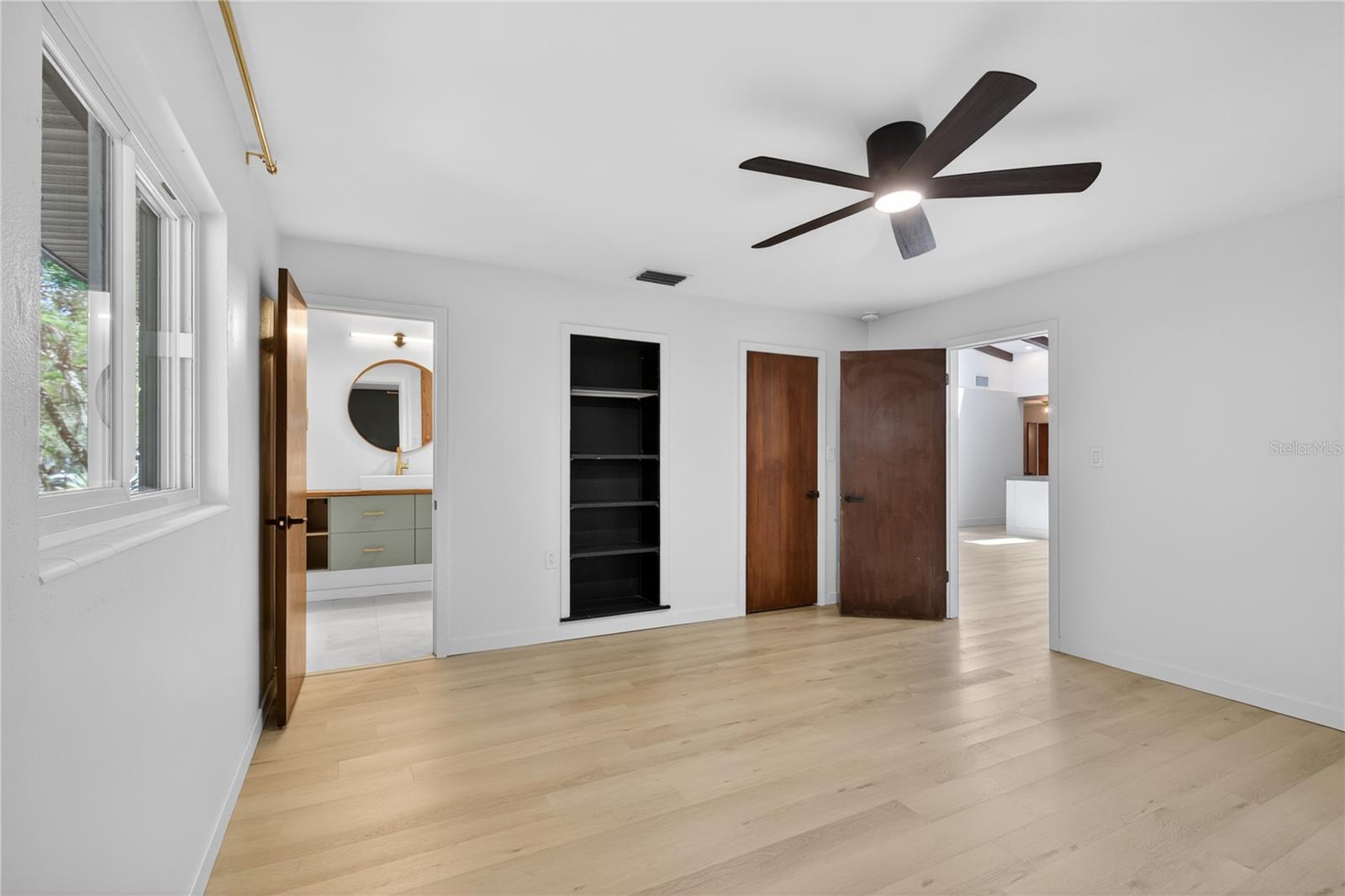 719 W NELSON ST, TAVARES, FL, 32778