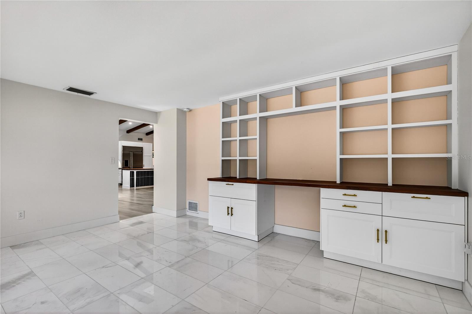 719 W NELSON ST, TAVARES, FL, 32778