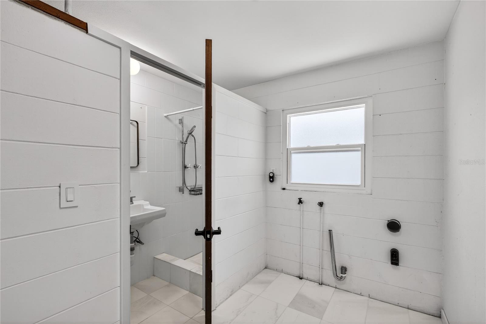 719 W NELSON ST, TAVARES, FL, 32778