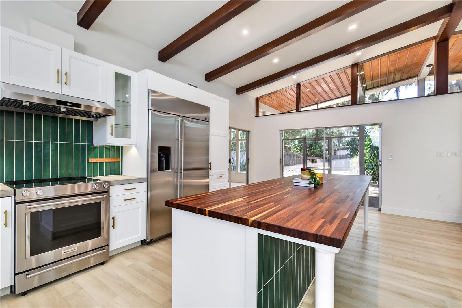 719 W NELSON ST, TAVARES, FL, 32778