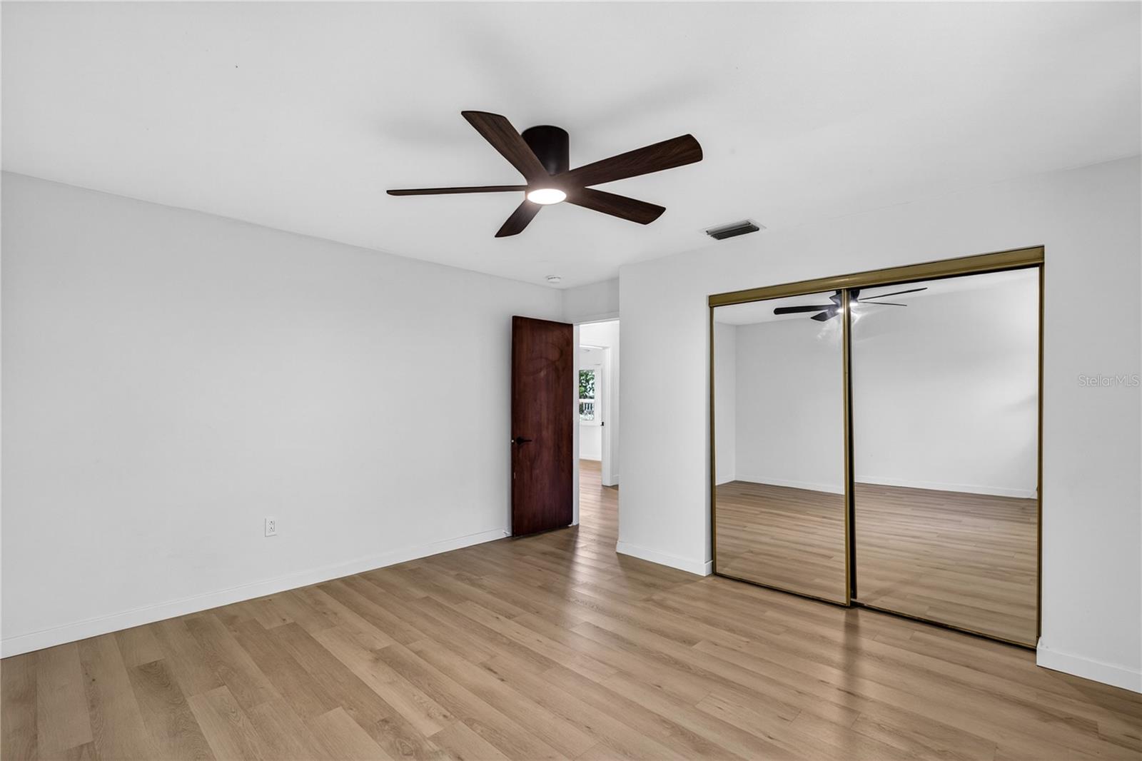 719 W NELSON ST, TAVARES, FL, 32778