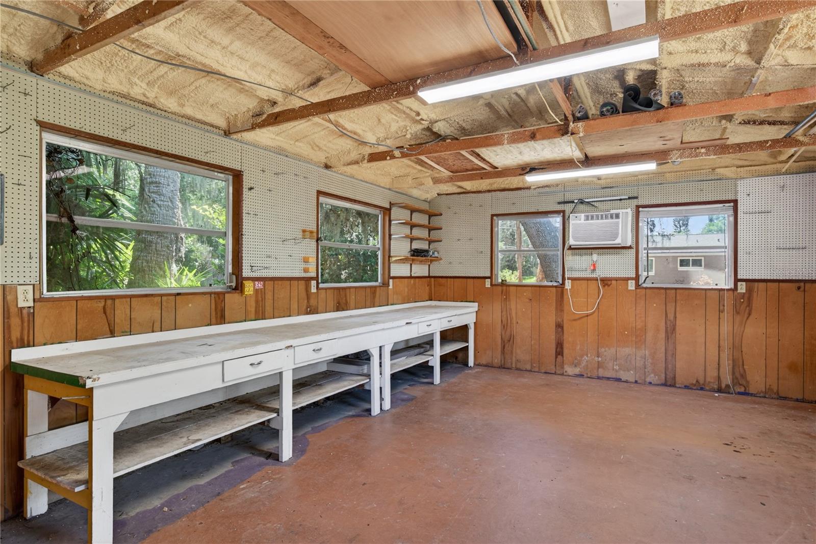 719 W NELSON ST, TAVARES, FL, 32778