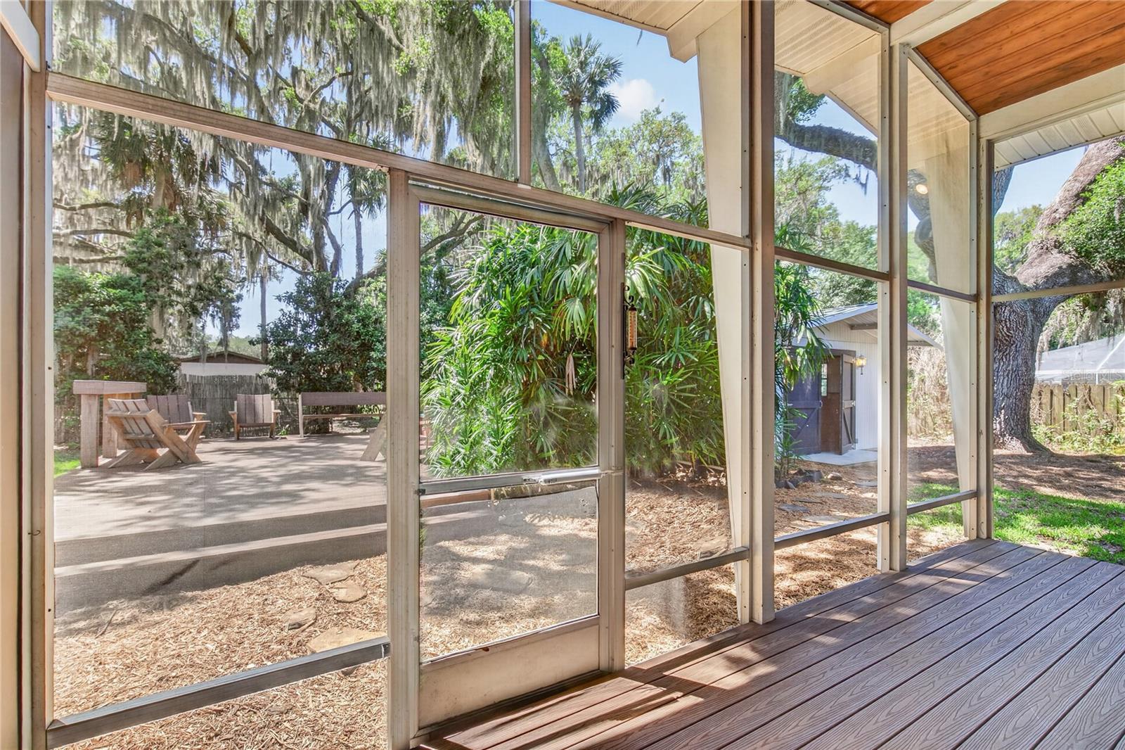 719 W NELSON ST, TAVARES, FL, 32778