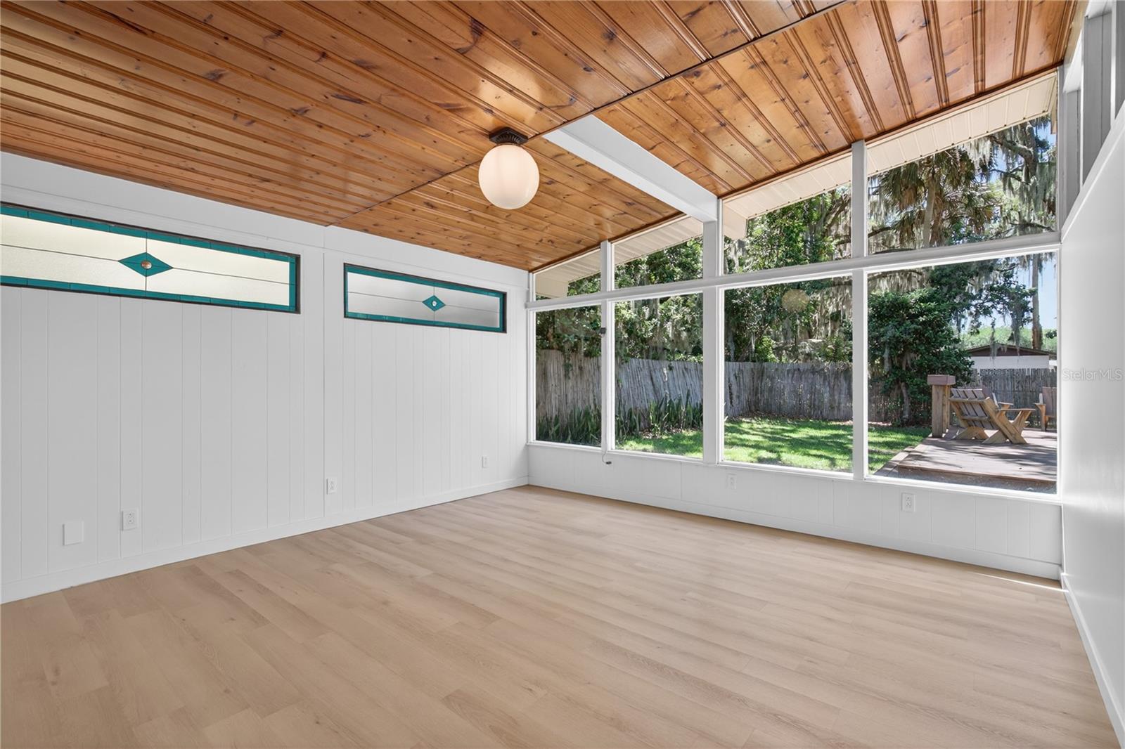 719 W NELSON ST, TAVARES, FL, 32778