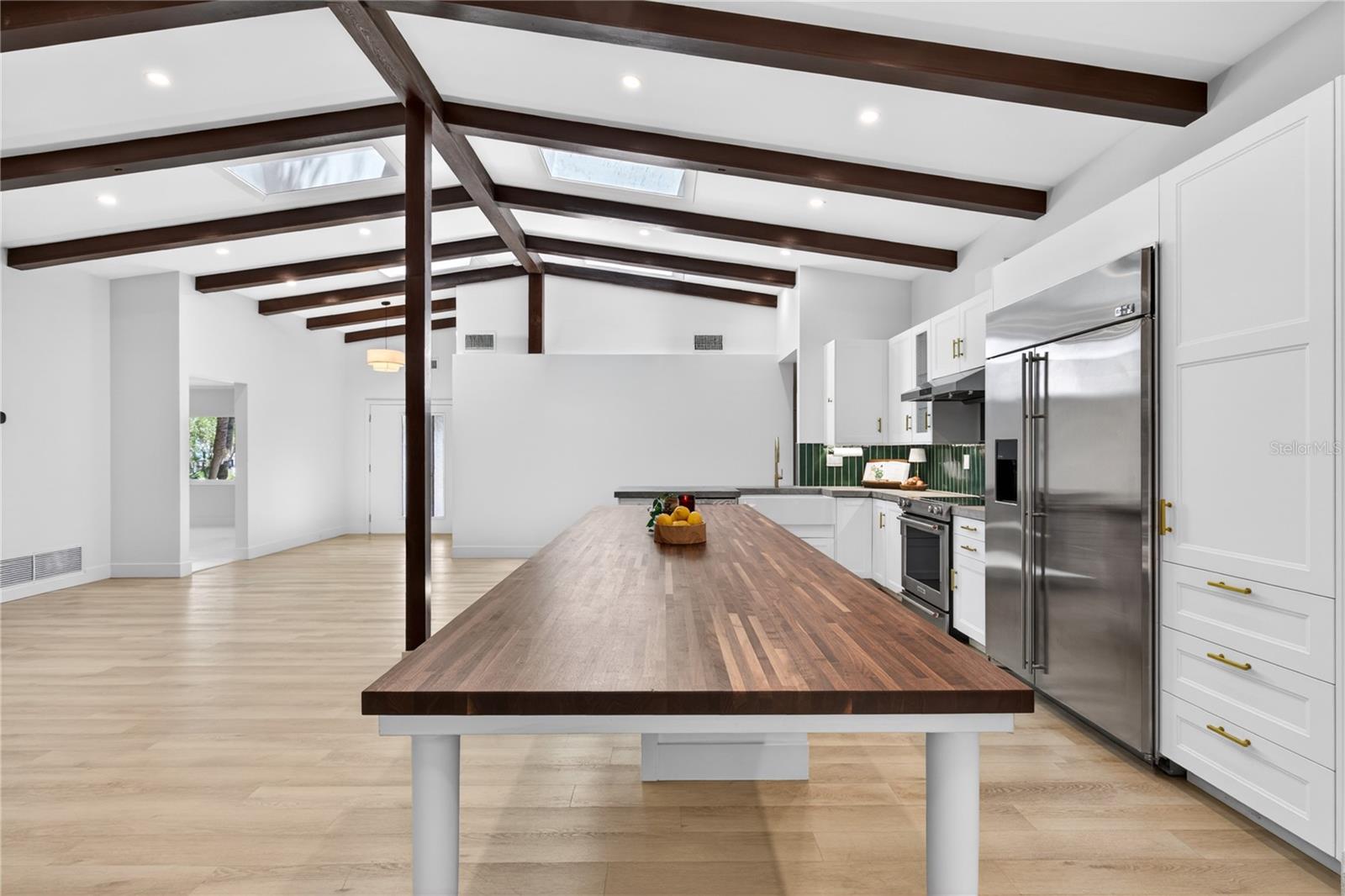 719 W NELSON ST, TAVARES, FL, 32778