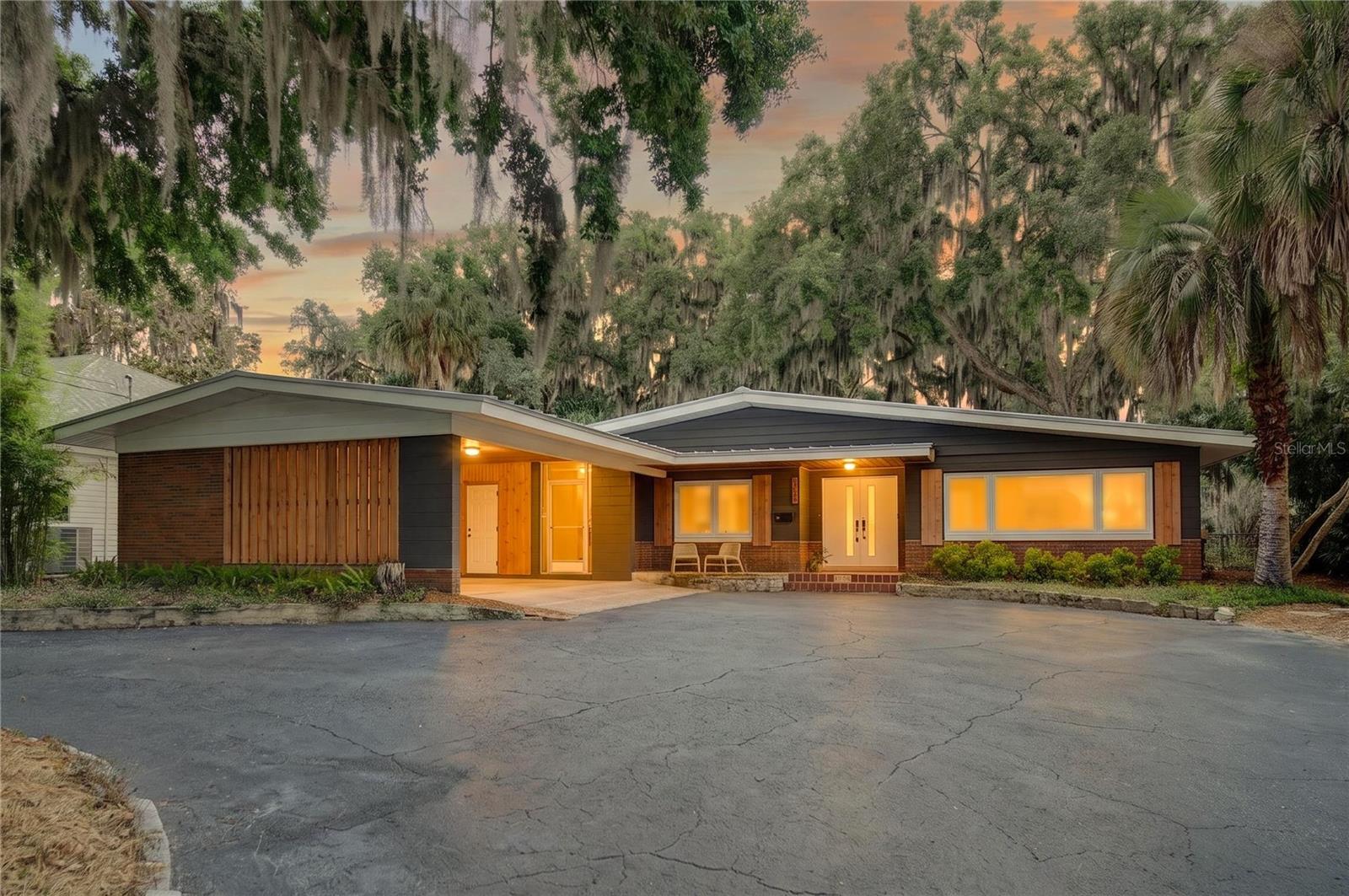 719 W NELSON ST, TAVARES, FL, 32778