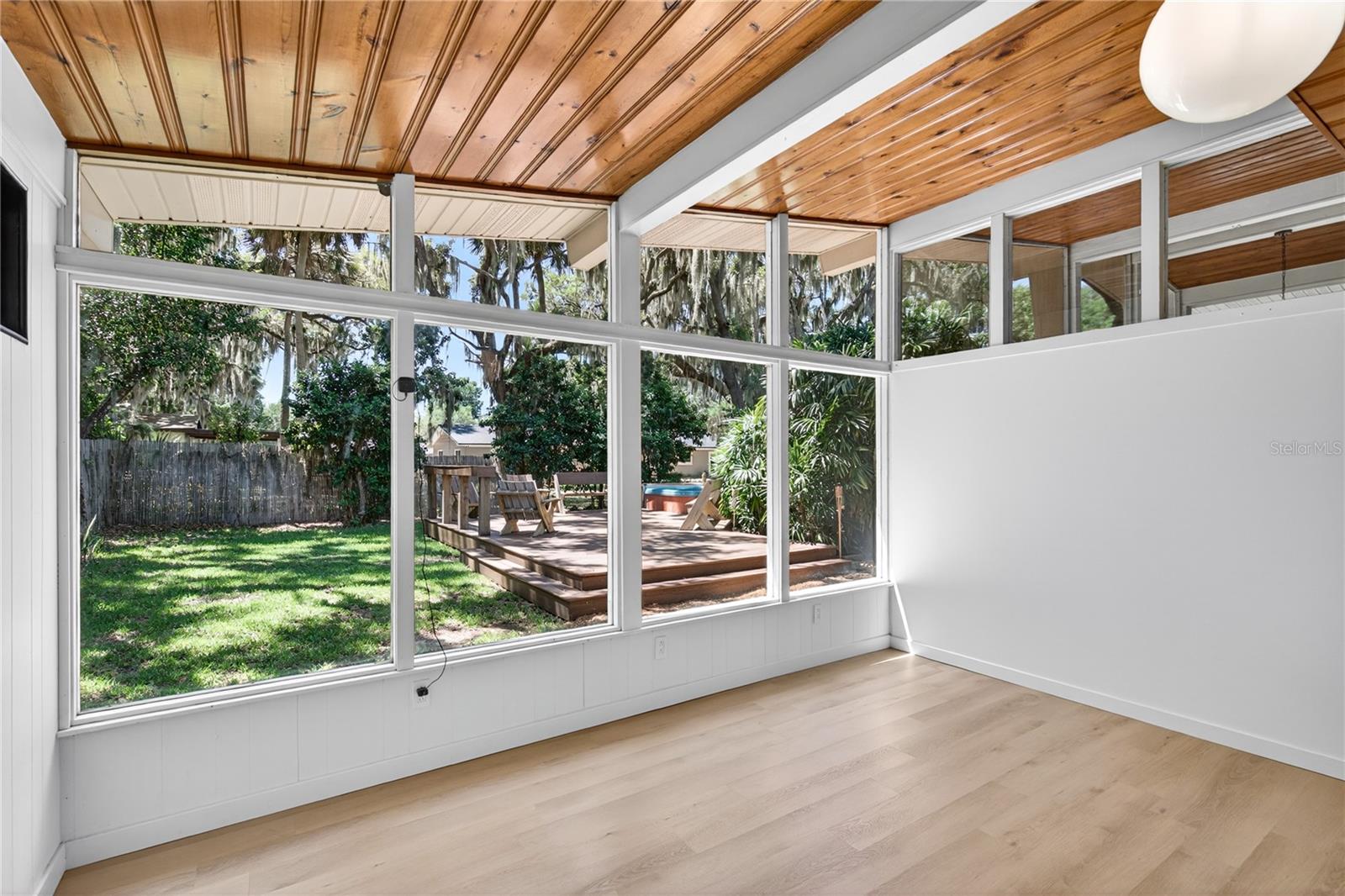 719 W NELSON ST, TAVARES, FL, 32778