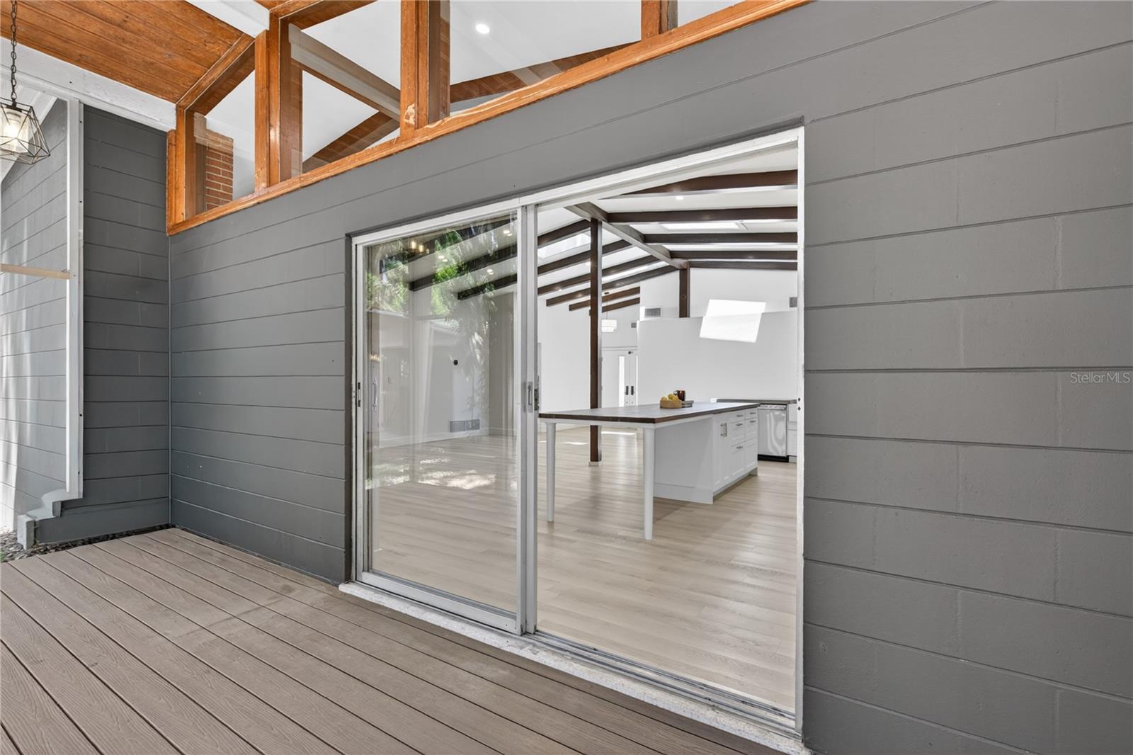 719 W NELSON ST, TAVARES, FL, 32778