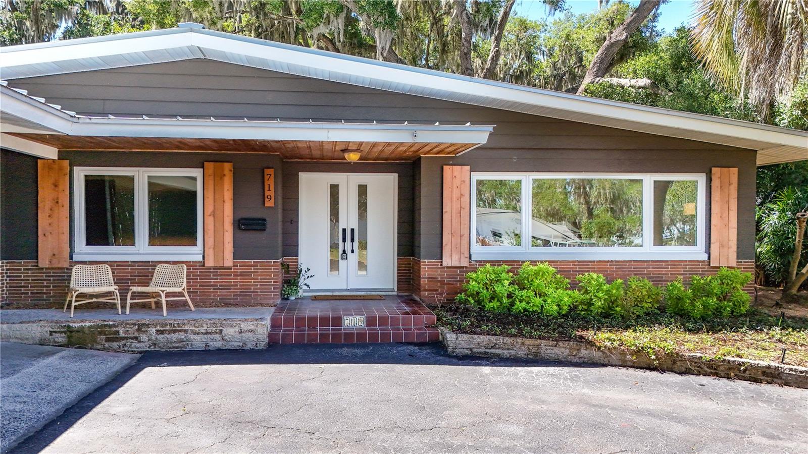 719 W NELSON ST, TAVARES, FL, 32778