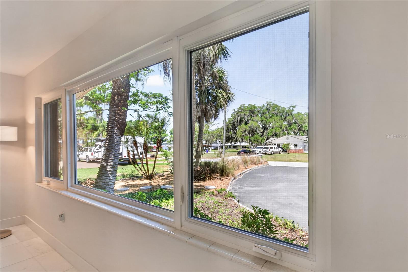 719 W NELSON ST, TAVARES, FL, 32778