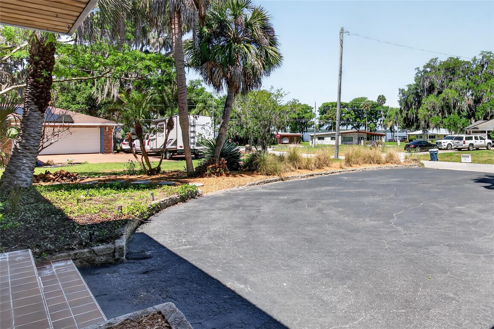 719 W NELSON ST, TAVARES, FL, 32778