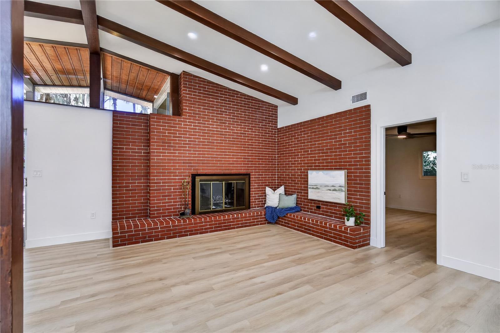 719 W NELSON ST, TAVARES, FL, 32778