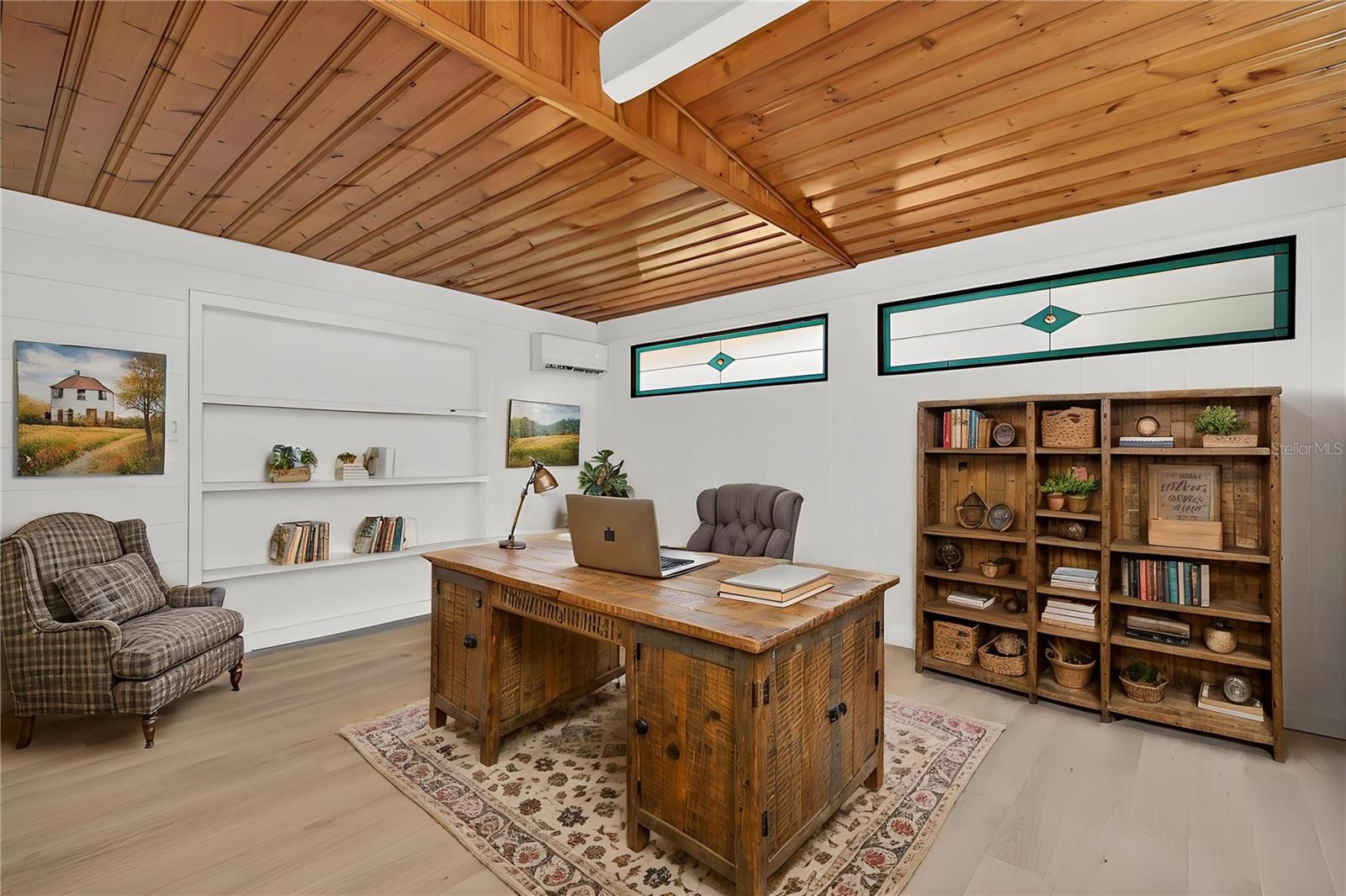 719 W NELSON ST, TAVARES, FL, 32778