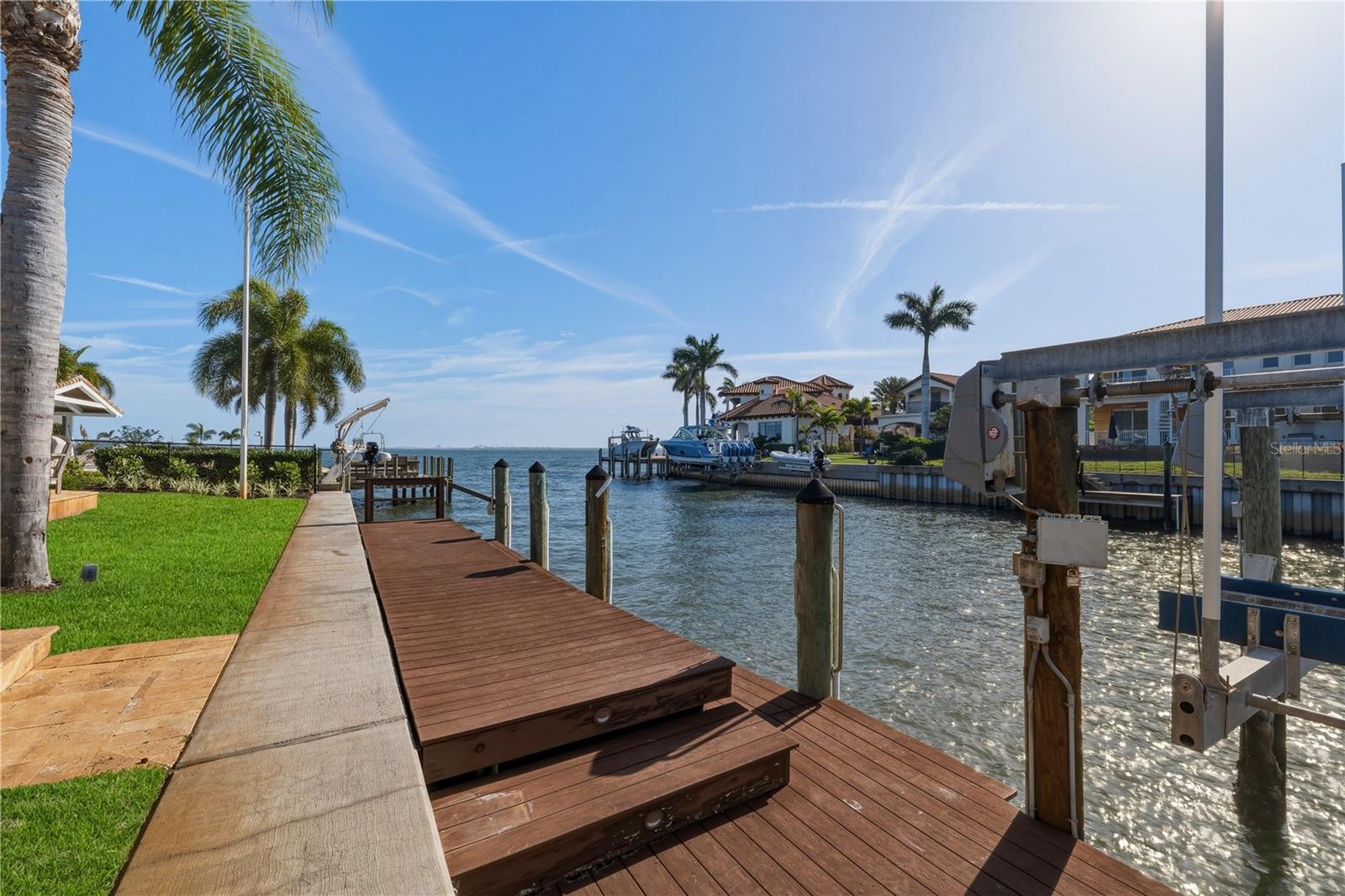 2080 HAWAII AVE NE, ST PETERSBURG, FL, 33703