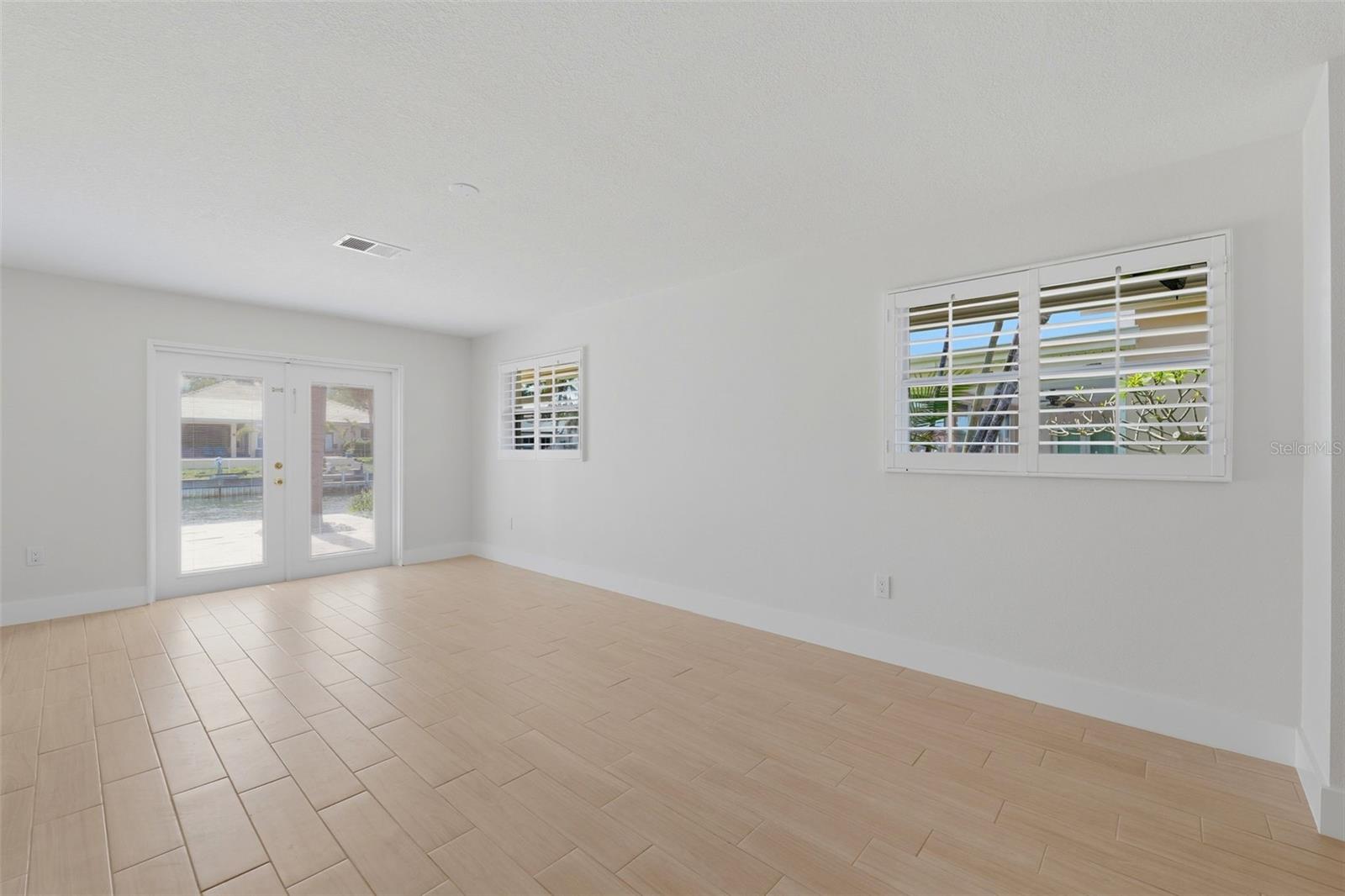 2080 HAWAII AVE NE, ST PETERSBURG, FL, 33703