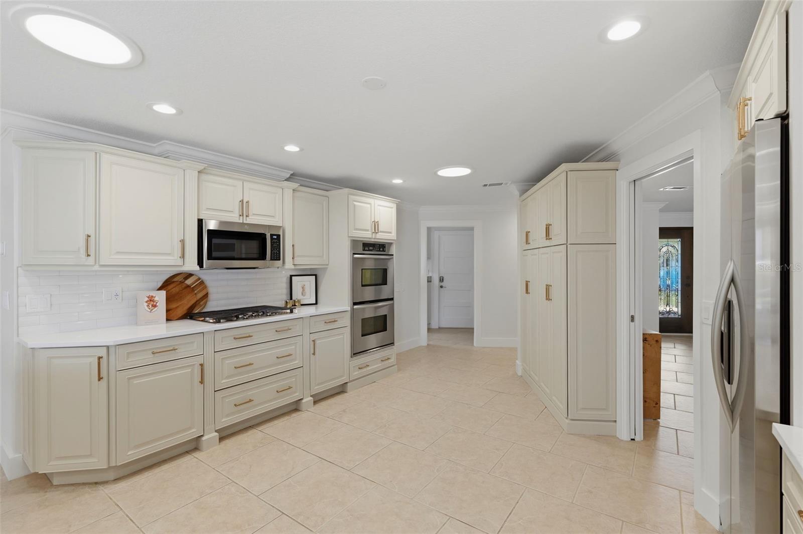 2080 HAWAII AVE NE, ST PETERSBURG, FL, 33703