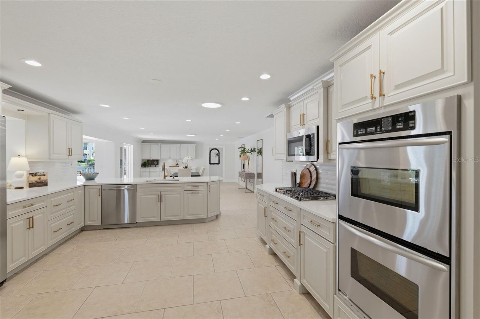 2080 HAWAII AVE NE, ST PETERSBURG, FL, 33703