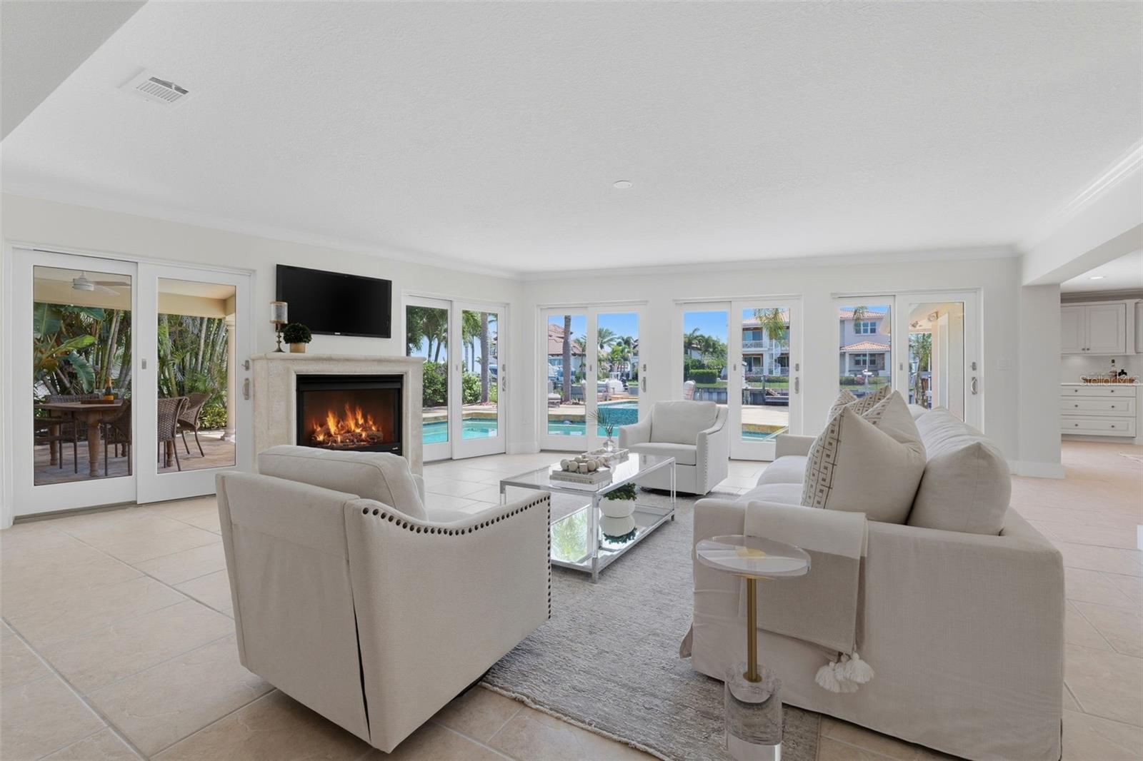 2080 HAWAII AVE NE, ST PETERSBURG, FL, 33703