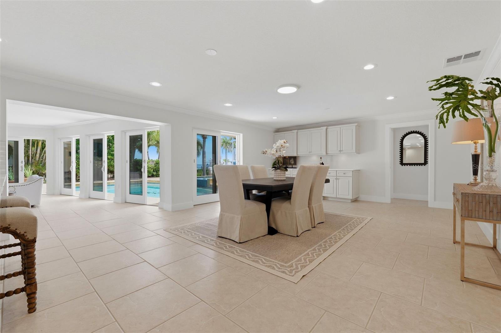 2080 HAWAII AVE NE, ST PETERSBURG, FL, 33703