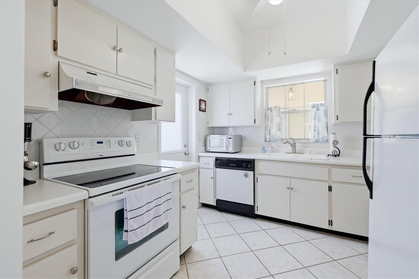 5887 TIDEWOOD AVE #2, SARASOTA, FL, 34231