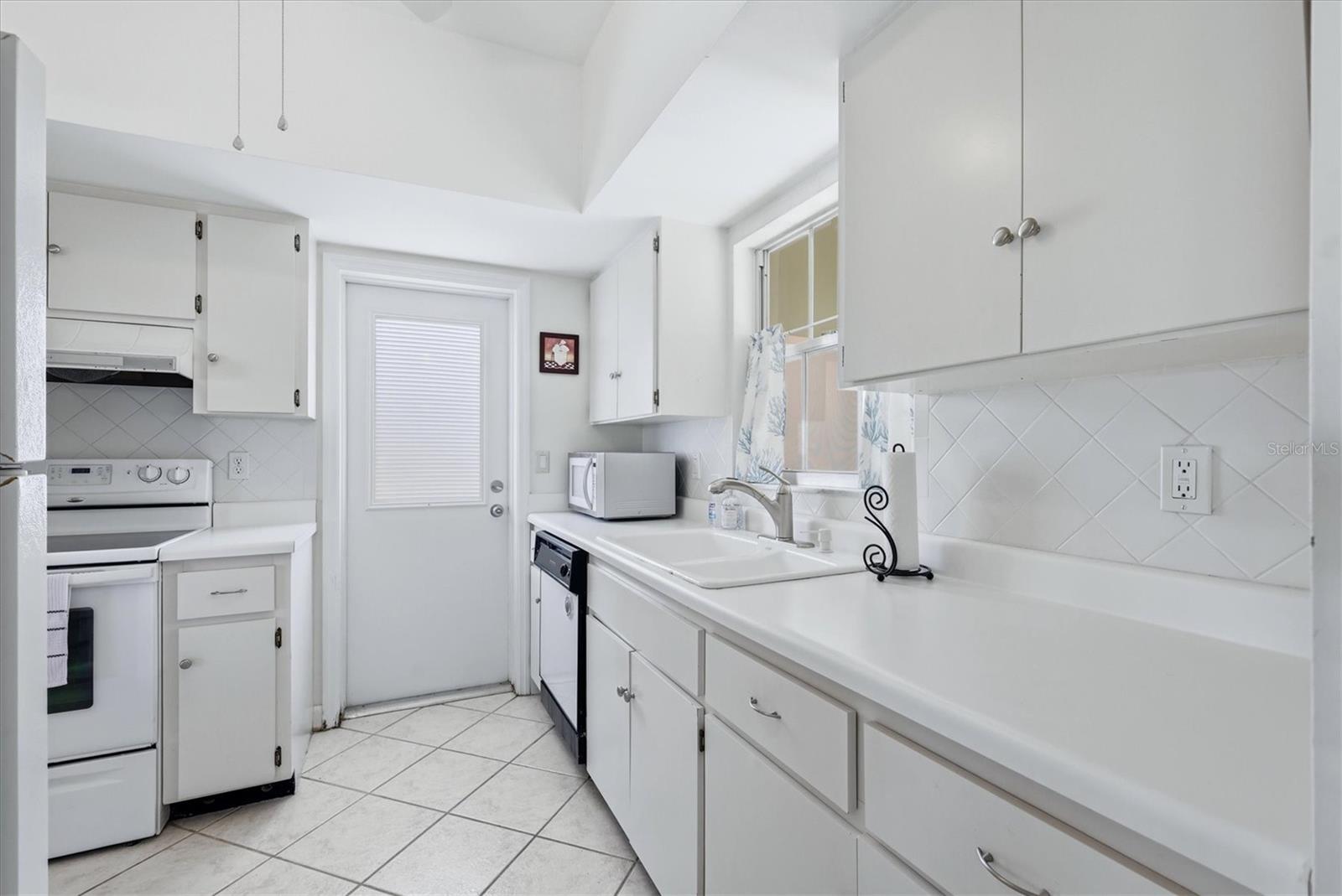 5887 TIDEWOOD AVE #2, SARASOTA, FL, 34231