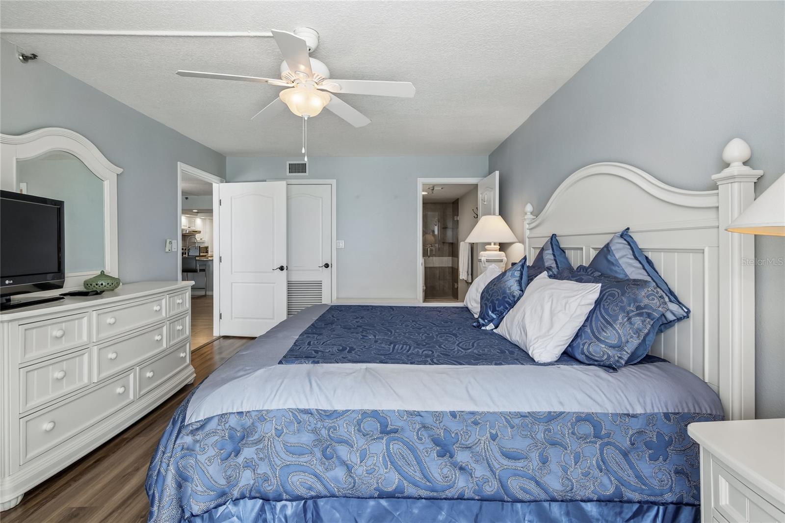 15400 GULF BLVD #402, MADEIRA BEACH, FL, 33708