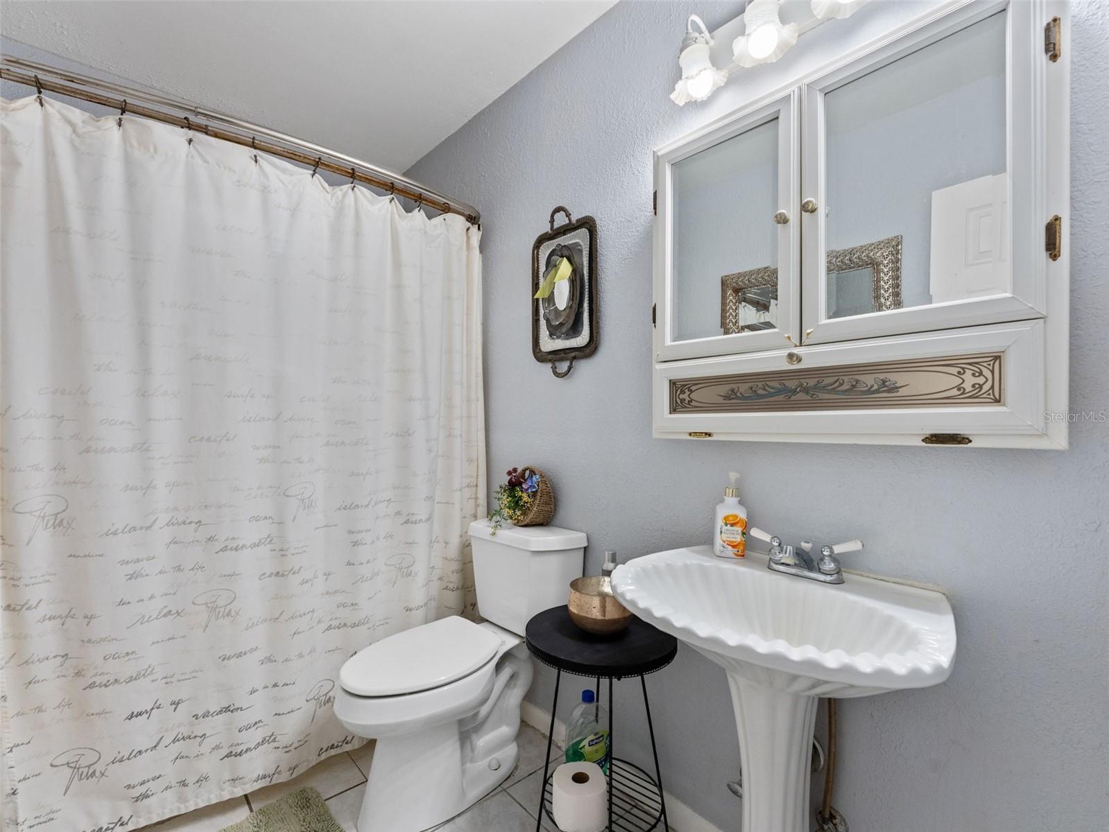 12510 NOREAST LAKE DR, TAMPA, FL, 33612