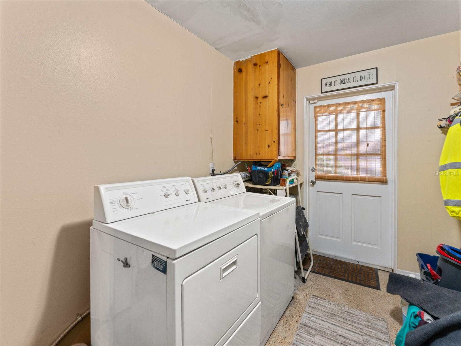 12510 NOREAST LAKE DR, TAMPA, FL, 33612