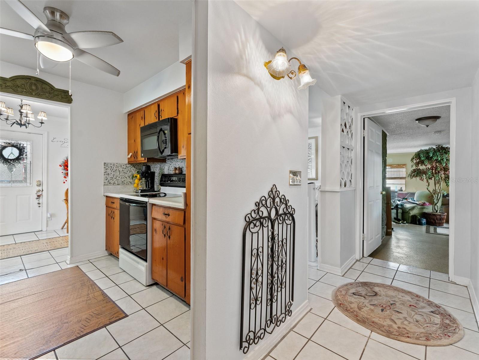 12510 NOREAST LAKE DR, TAMPA, FL, 33612