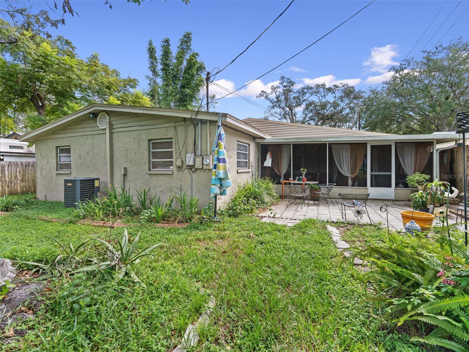 12510 NOREAST LAKE DR, TAMPA, FL, 33612