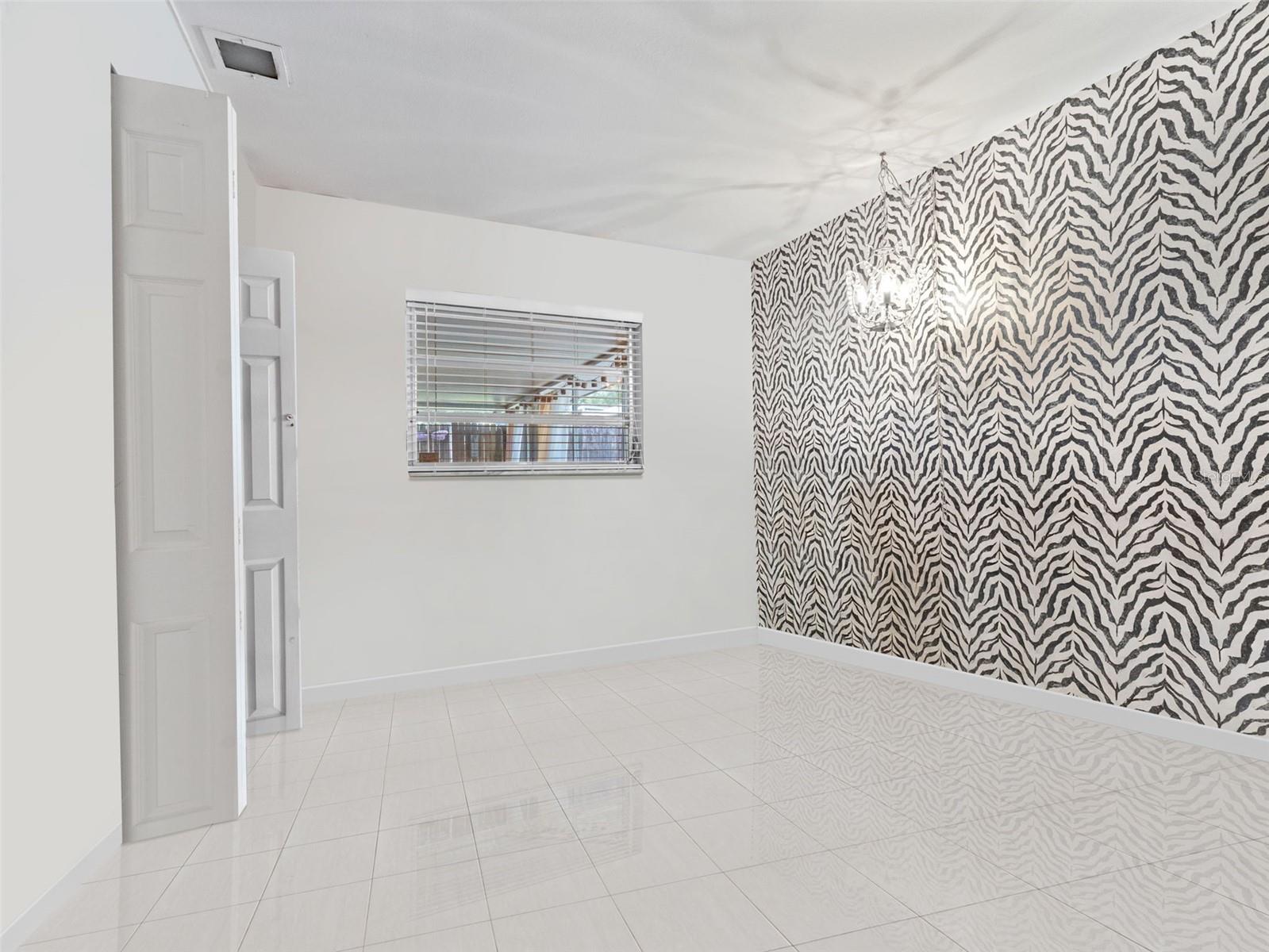 12510 NOREAST LAKE DR, TAMPA, FL, 33612