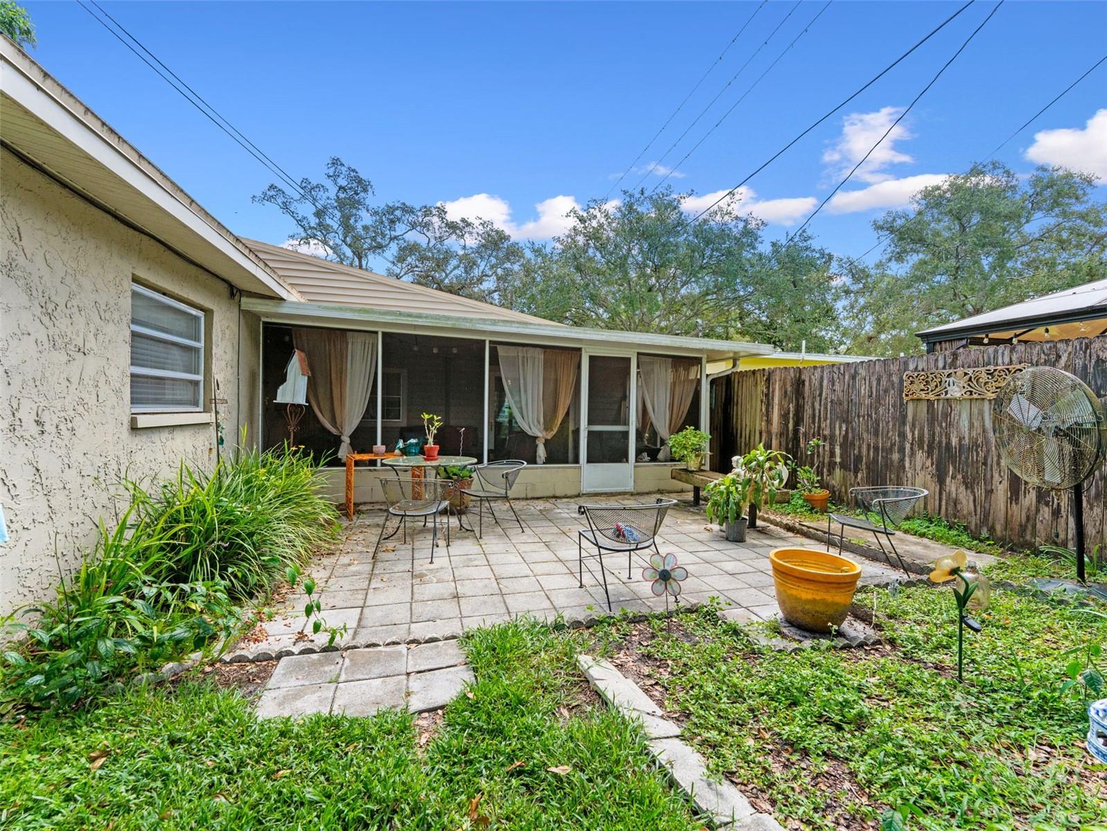 12510 NOREAST LAKE DR, TAMPA, FL, 33612