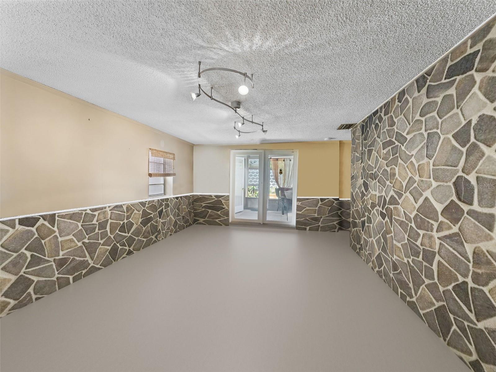 12510 NOREAST LAKE DR, TAMPA, FL, 33612