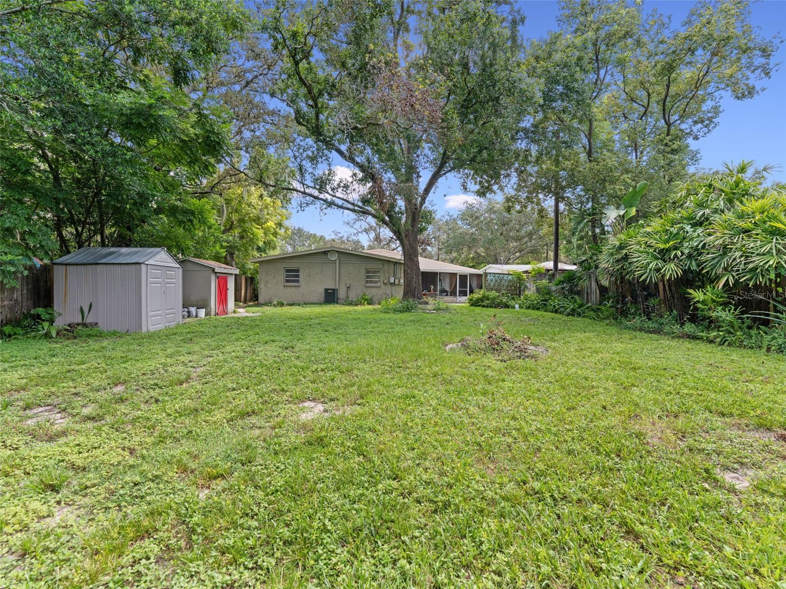 12510 NOREAST LAKE DR, TAMPA, FL, 33612