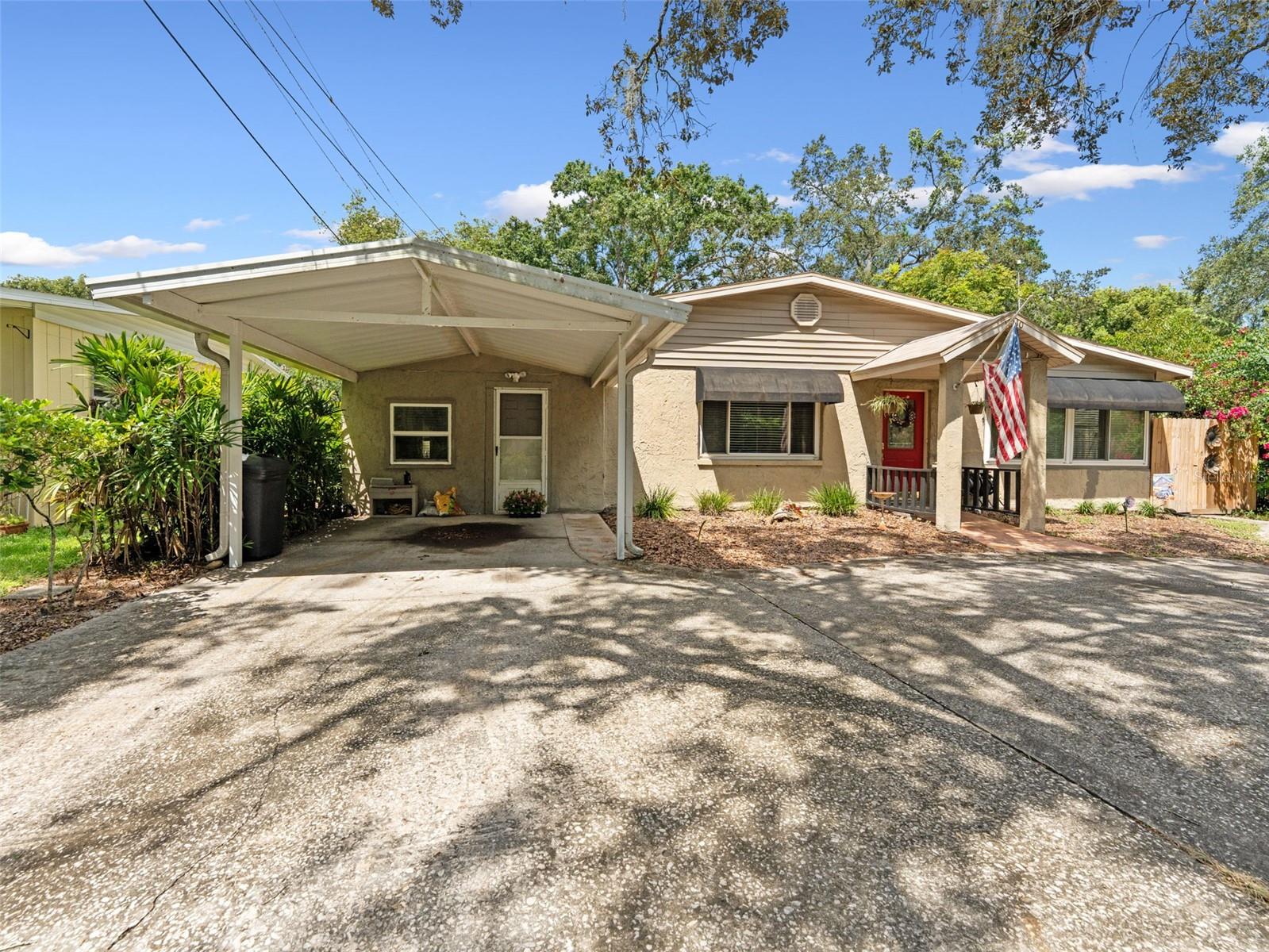 12510 NOREAST LAKE DR, TAMPA, FL, 33612