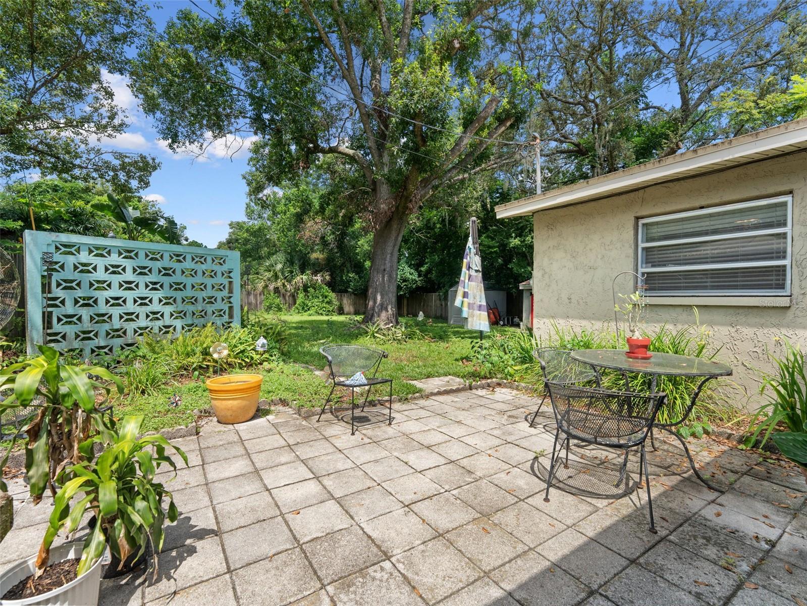 12510 NOREAST LAKE DR, TAMPA, FL, 33612