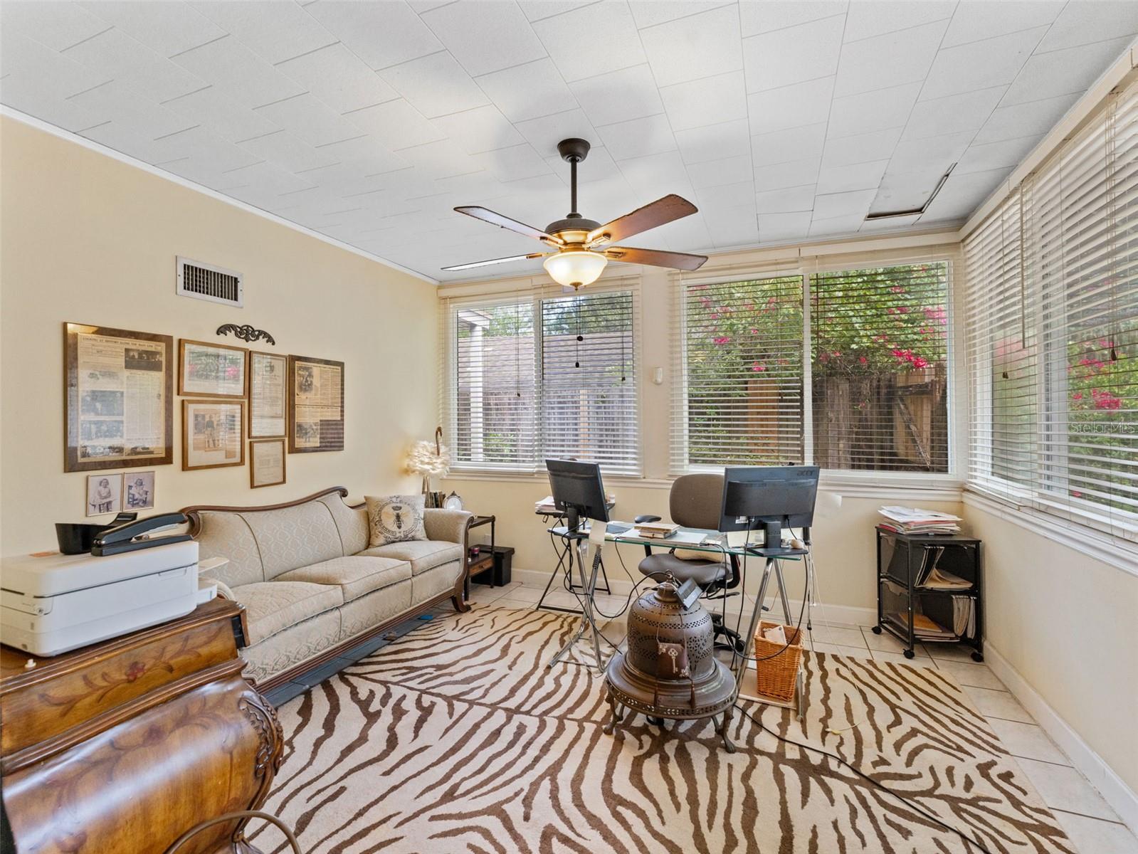 12510 NOREAST LAKE DR, TAMPA, FL, 33612