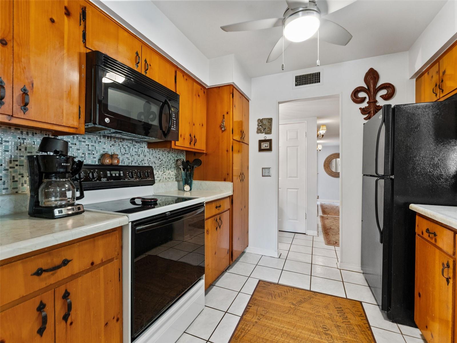 12510 NOREAST LAKE DR, TAMPA, FL, 33612