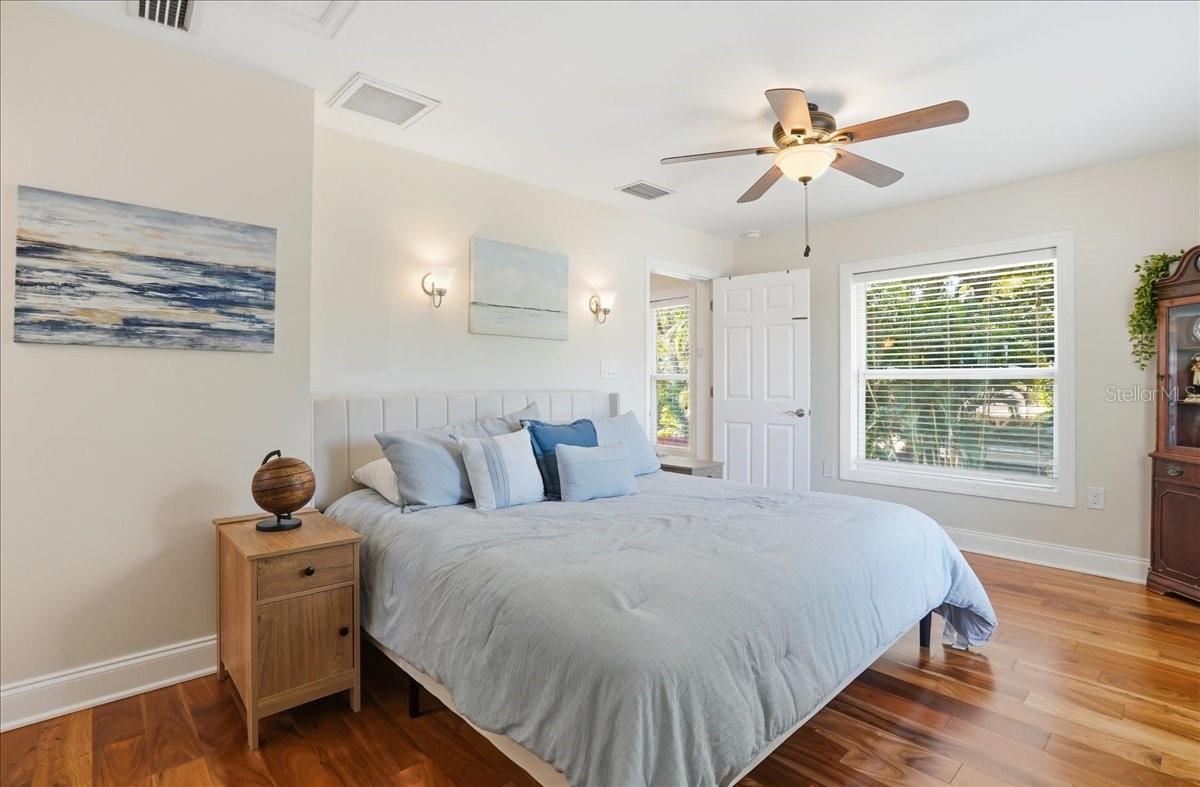 700 66TH AVE S, ST PETERSBURG, FL, 33705