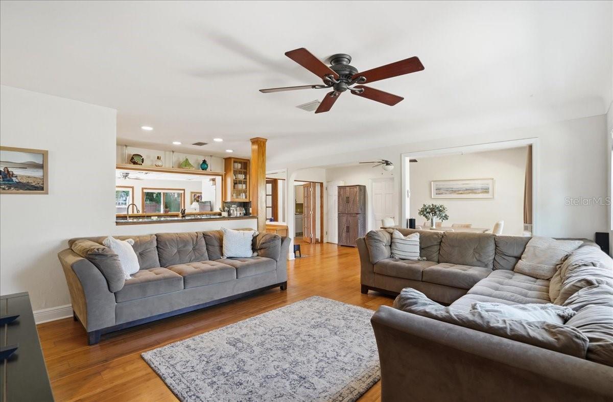 700 66TH AVE S, ST PETERSBURG, FL, 33705