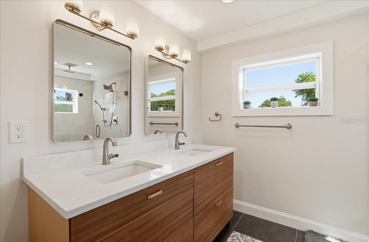 700 66TH AVE S, ST PETERSBURG, FL, 33705